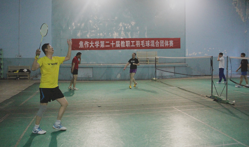 校工会成功举办第二十届教职工羽毛球比赛